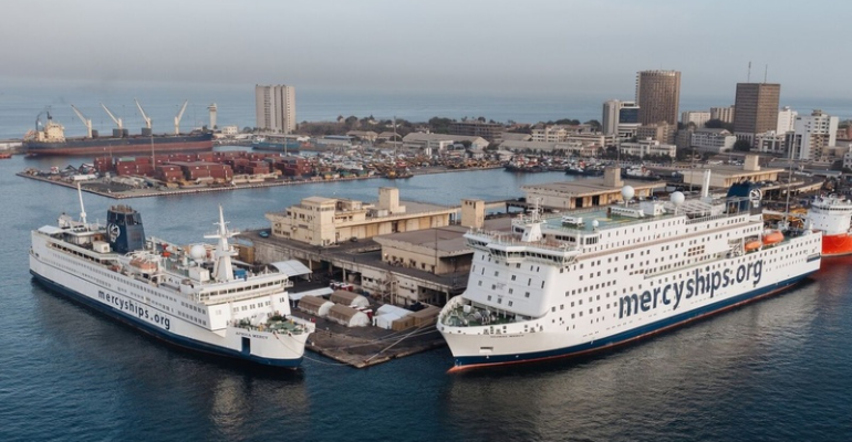 Wolters Kluwer apoia o segundo hospital flutuante Mercy Ships para ampliar o uso de medicina baseada em evidências