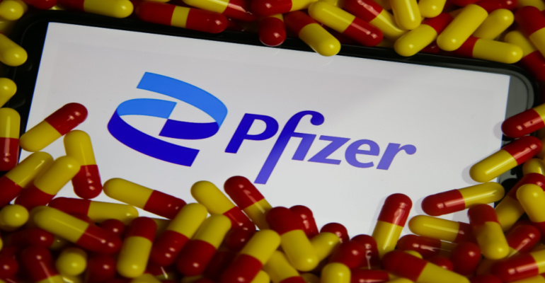 Pfizer começa a implementar bula digital no portfólio brasileiro, a partir de QR Code inserido nas embalagens