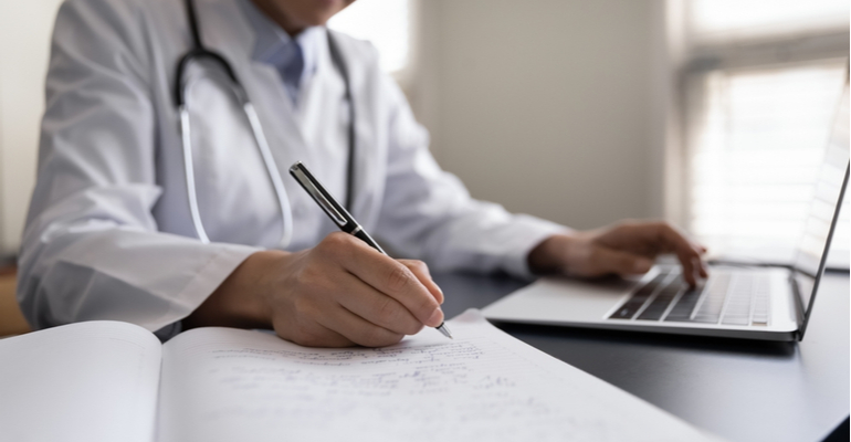 Como o gerenciamento de documentos pode ajudar a indústria médica