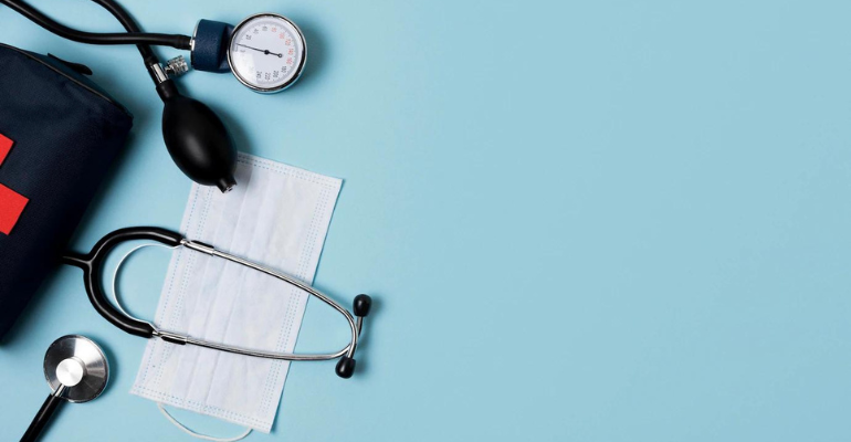 Pesquisa com médicos brasileiros revela preocupação com a falta de acesso à saúde