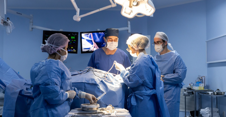 Hospital INC realiza neurocirurgias com ajuda de biomodelos 3D