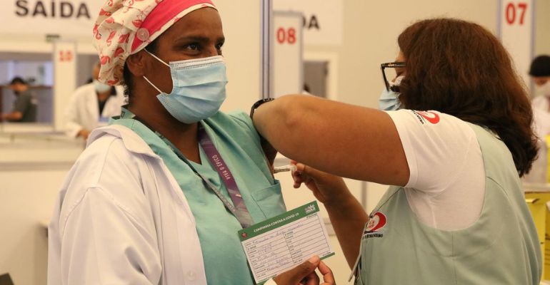 Covid-19: quase 69 milhões estão com a dose de reforço atrasada