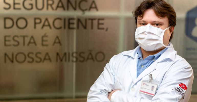 Médicos que estiveram na linha de frente do combate à covid-19 replicam aprendizados e descobertas em novas formas de cuidado