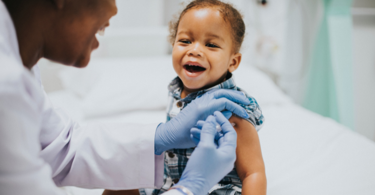 Brasil recebe 7,7 milhões de doses pediátricas e baby da vacina Pfizer contra a Covid-19