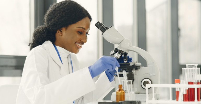 Rede D’Or investe em plataforma digital de educação para formar patologistas