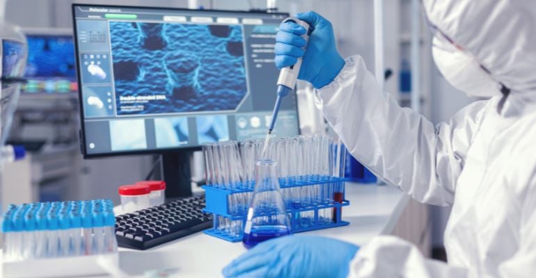 Estudo aponta ineficácia de medicamentos usados para HIV e hepatite C na redução da carga viral da COVID-19