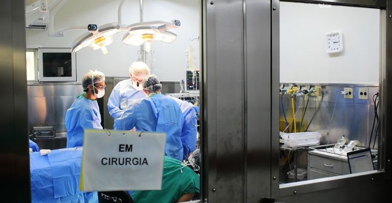 Com salário de até R$ 45 mil, Santa Casa BH contrata anestesistas em caráter emergencial