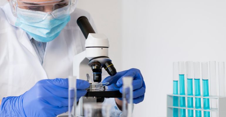 Pfizer e Thermo Fisher firmam parceria para expandir o acesso local a testes de sequenciamento a pacientes com câncer