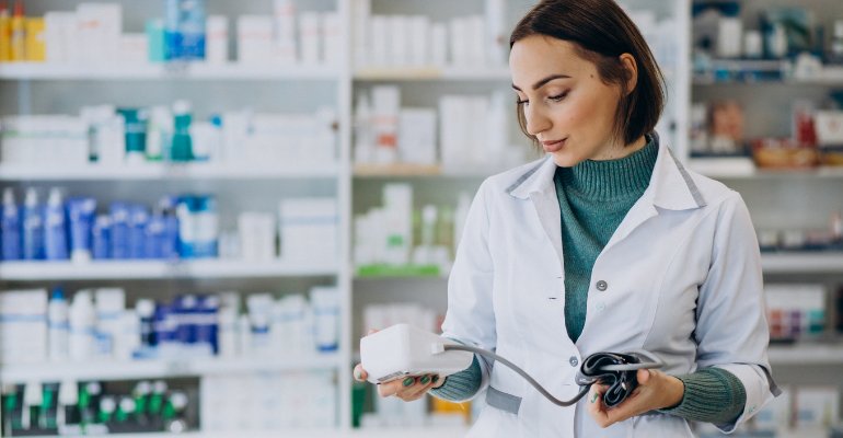 O futuro da farmácia clínica: vacinas, testes e telessaúde a um passo de casa