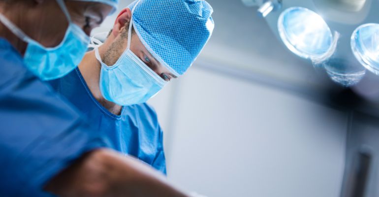 Telemedicina e internet das coisas conectam salas cirúrgicas para procedimentos cardíacos em crianças