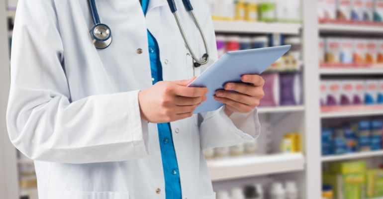 Rede de farmácias Pague Menos e Hilab ampliam oferta de exames de análises clínicas em todo Brasil