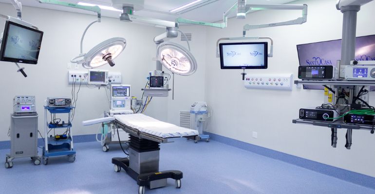 Equipe médica da Santa Casa de São José dos Campos conhece Sala Cirúrgica Inteligente