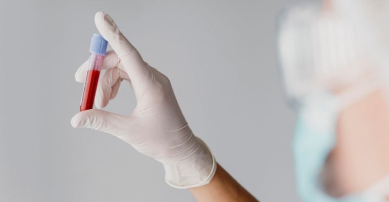 Além das farmácias, exames de sangue rápidos podem ser feitos em clínicas e consultórios