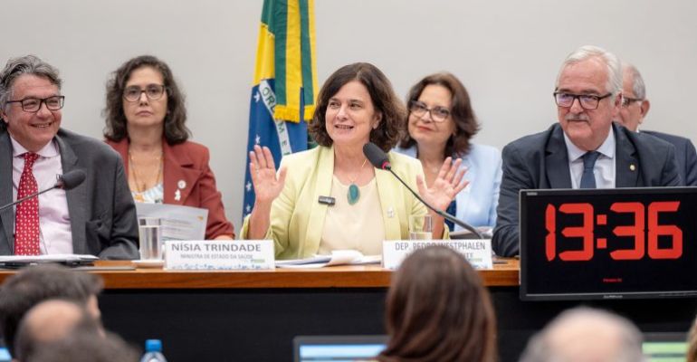 Nísia Trindade rebate polêmicas e detalha investimentos do novo PAC na Saúde
