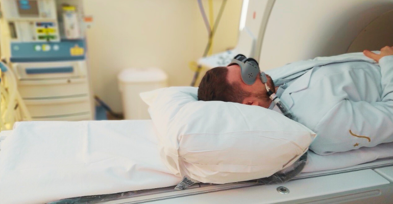 Hospital Vila Nova Star usa tecnologia para amenizar claustrofobia em exames de imagem