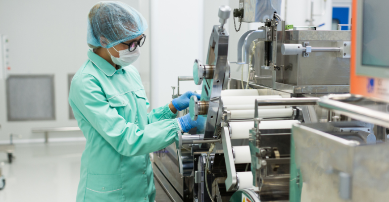 Empregos formais na cadeia produtiva de saúde têm alta de 0,8%