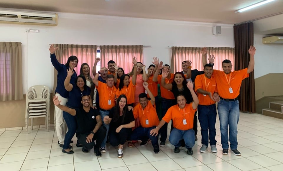 Brainfarma lança programa de emprego apoiado para pessoas com deficiência intelectual, com apoio da APAE em Anápolis-GO