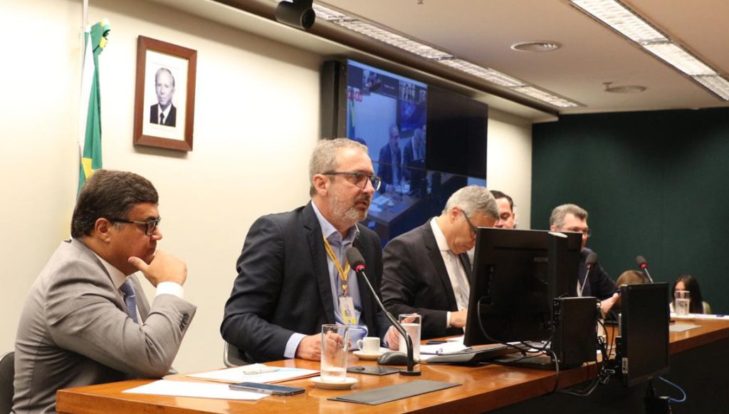 ABIIS vai ao Congresso pedir neutralidade tributária para produtos da saúde
