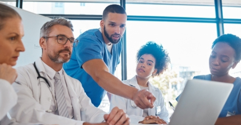 Entre a empolgação da inovação hospitalar e a realidade ultrapassada da prática clínica