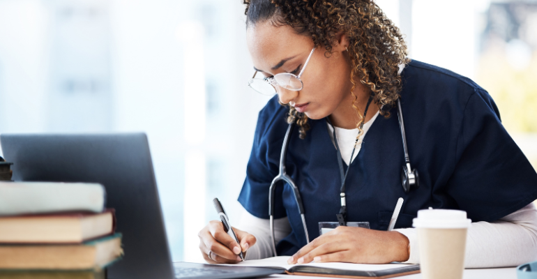 Um olhar crítico sobre a formação de especialistas