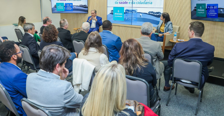 Diálogos da Saúde: candidatos à prefeitura de SP recebem guia para transformação da saúde pública