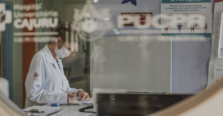 Hospitais-escola são essenciais na formação de especialistas entre os 575 mil médicos no Brasil