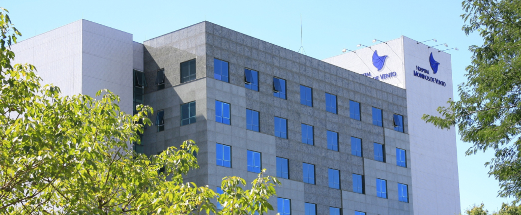 Hospital Moinhos de Vento realiza cirurgia com prótese inovadora para aneurisma de aorta desenvolvida no Brasil