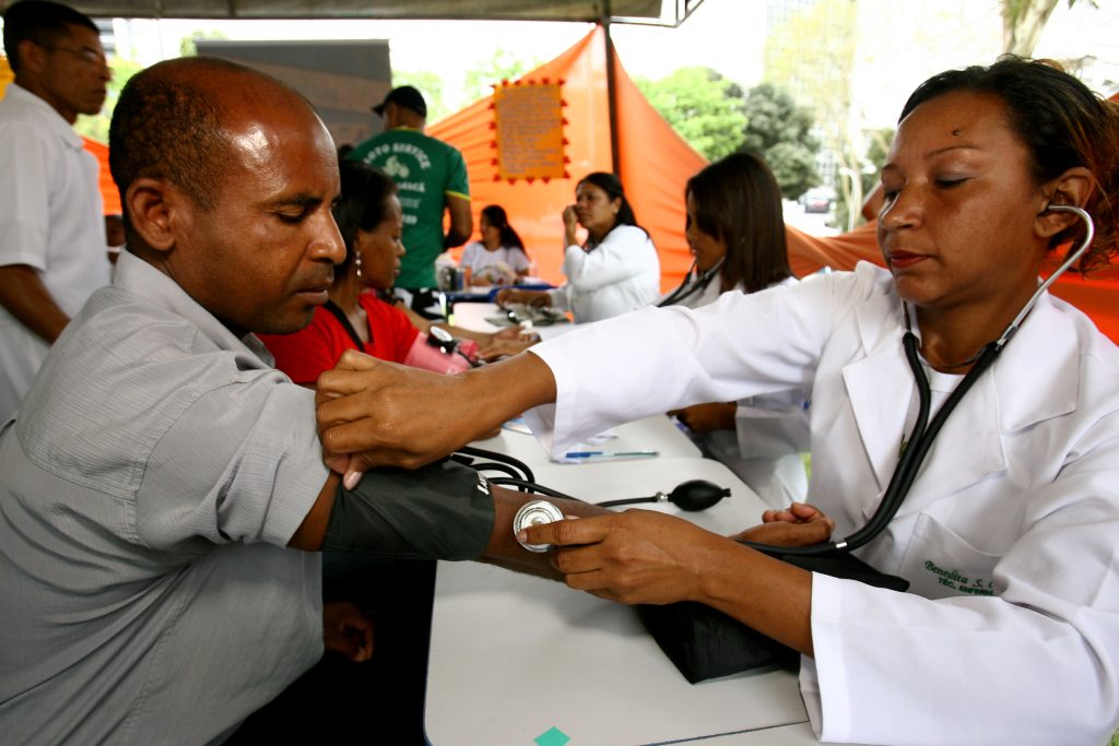 Sistema de saúde brasileiro ainda está longe da plena digitalização, aponta estudo da TGT ISG