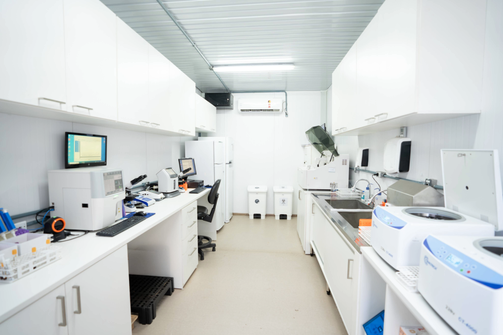 UPA do Sacomã inaugura mini laboratório em parceria com o governo