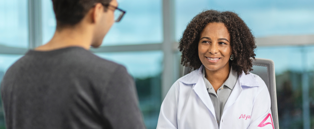 Mulheres são maioria na medicina no Brasil, mas ainda enfrentam desigualdade salarial