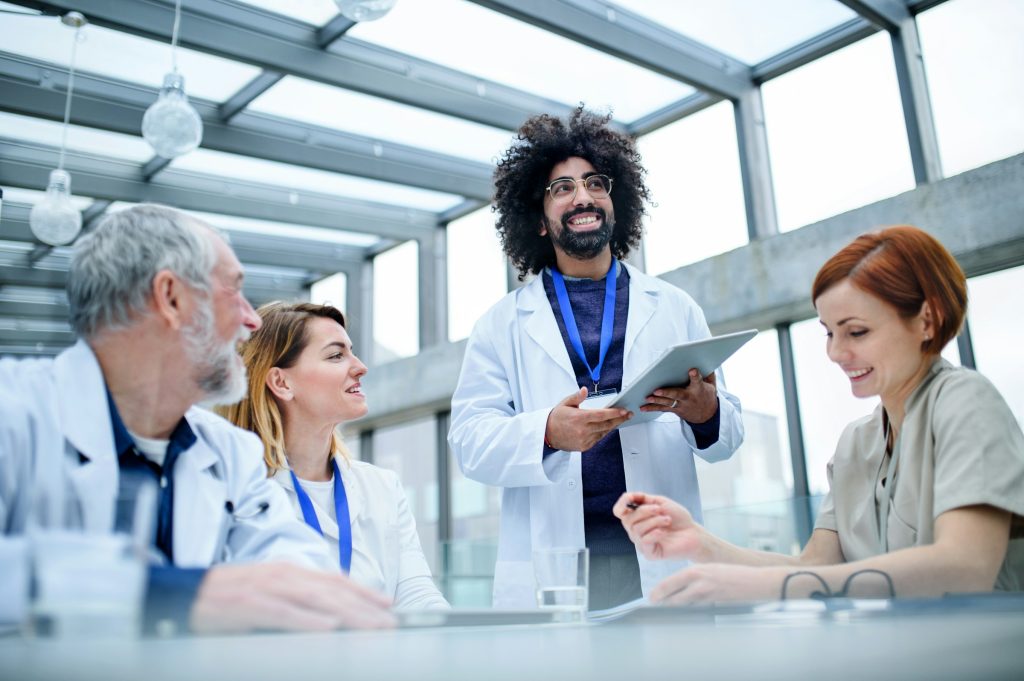 Liderança digital médica: conceito, competências e como desenvolver