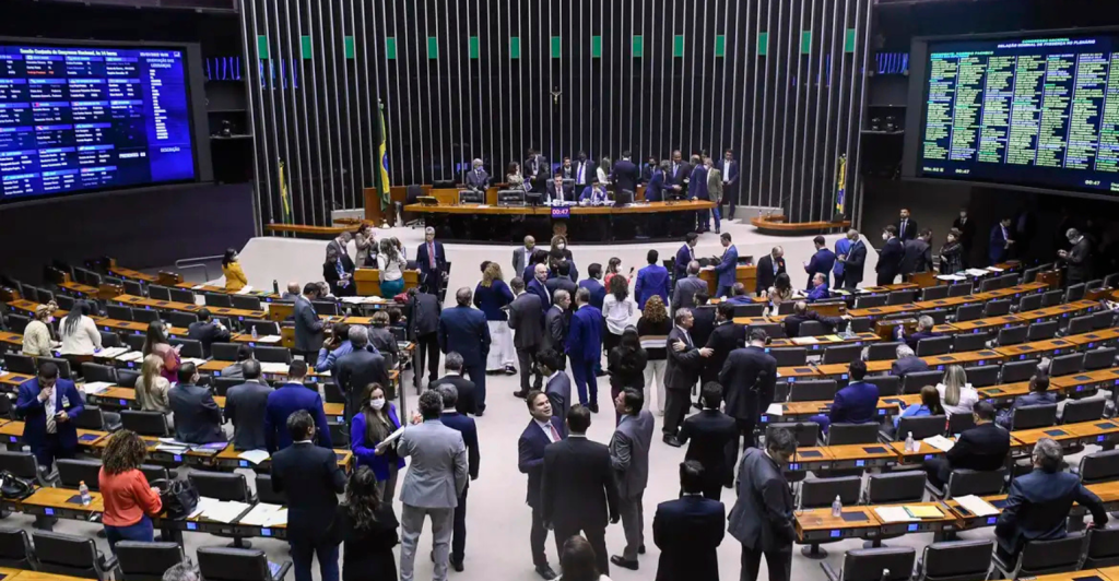 Câmara aprova Estratégia Nacional de Saúde para fortalecer produção médica brasileira