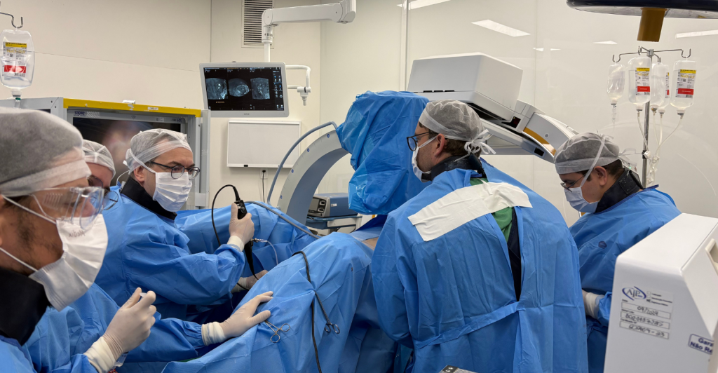 Hospital Moinhos de Vento realiza cirurgia inédita no Sul do país para tratamento de cálculos renais
