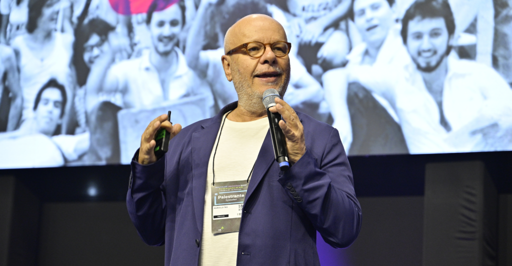 Marcelo Tas instiga líderes no HIS 2025: “transformar vieses em colaboração é o caminho para inovar” 
