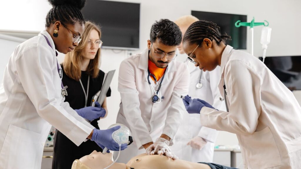 Por que escolas médicas são estratégicas para a saúde pública?